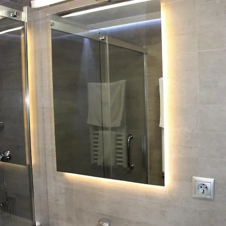 Apartamento Playa, Con Piscina Y Garaje *